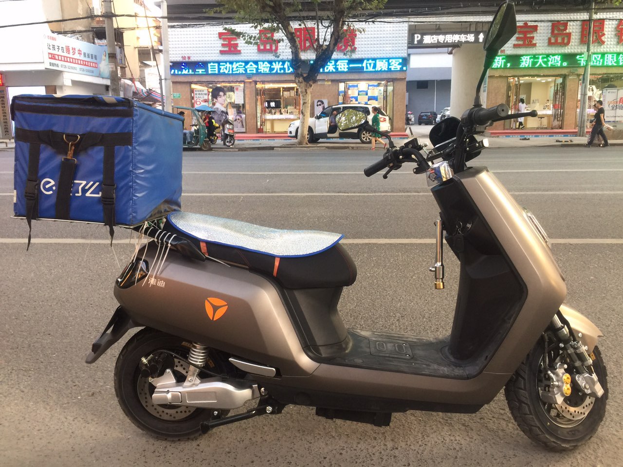 雅迪电动车4000元以上,三千多爱玛电动车新款 出售顶配版雅迪电动车